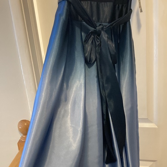 New : Navy and Ombré Blue Lined Gown - Picture 4 of 13